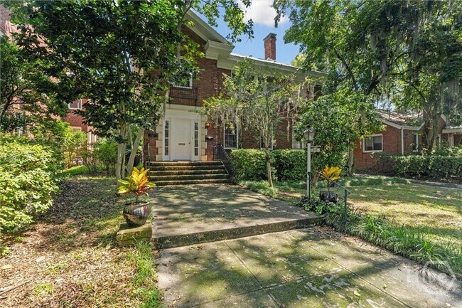 Building Photo - 206 E 46th St