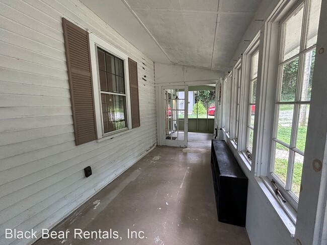 Building Photo - 2 br, 1 bath House - 25 Wood Ave