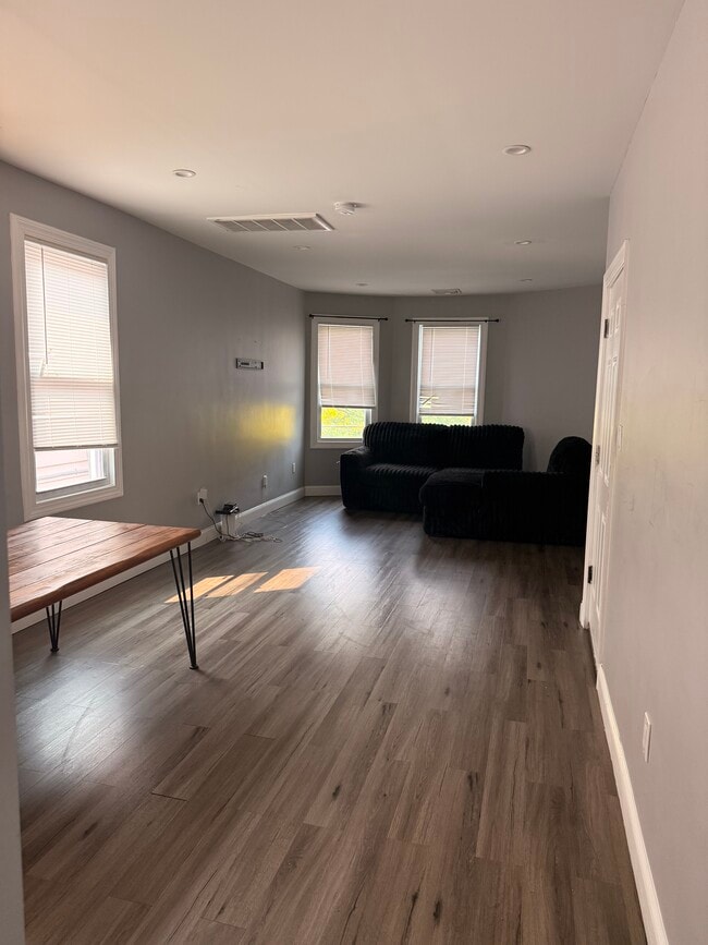 Building Photo - 1008 Boudinot Pl
