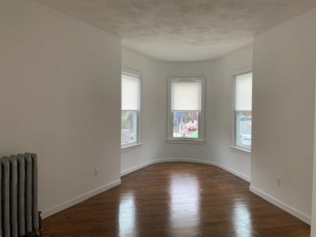 Building Photo - 148 Oxford St