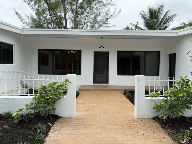 Building Photo - 7132 SW 65th Ave