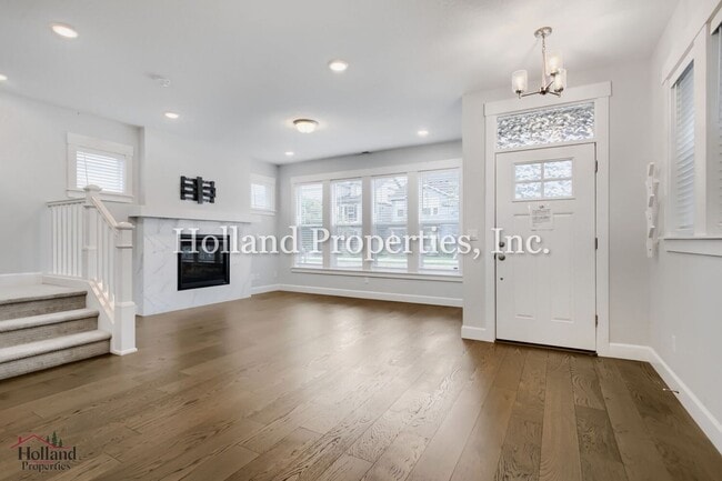 Building Photo - 3933 SE 83rd Ave