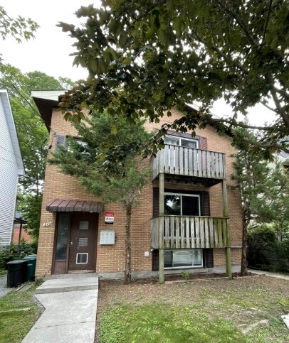 Primary Photo - 217 Collingwood St