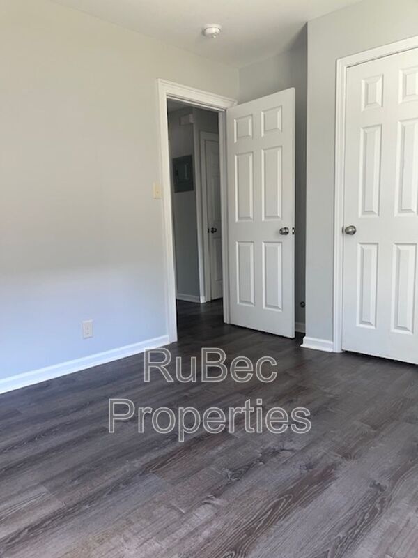 Building Photo - 1025 Holland Ave