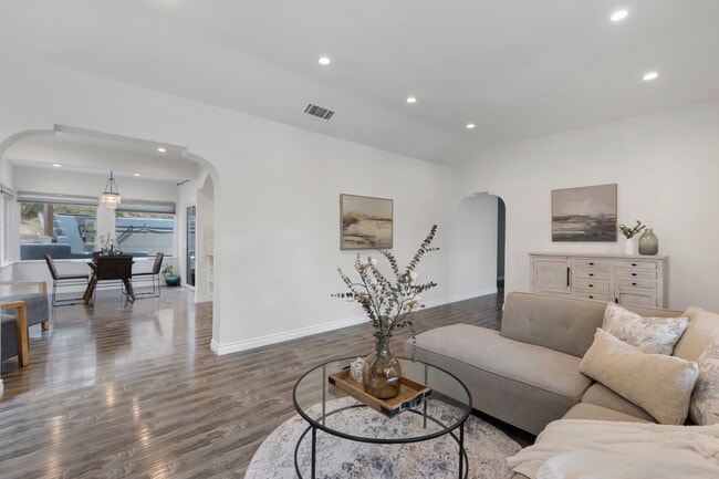 Foto del edificio - 19419 Oxnard St