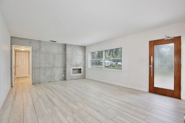 Photo - 2401 Albert Lee Pkwy House