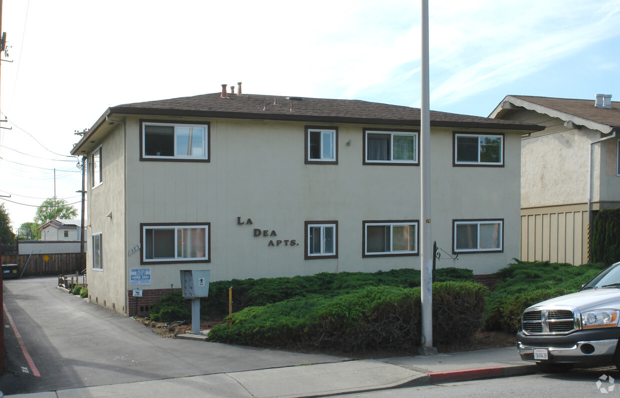 Building Photo - 385 Saratoga Ave