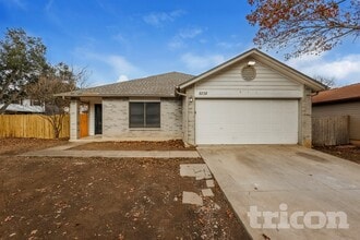 Building Photo - 8238 Bent Meadow Dr