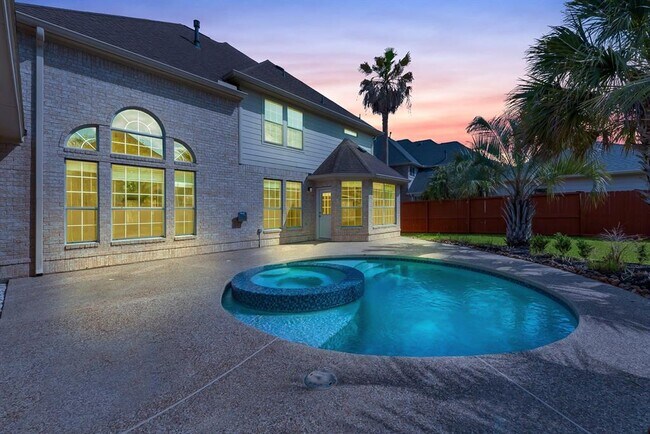 Building Photo - 5935 Santa Fe Springs Dr