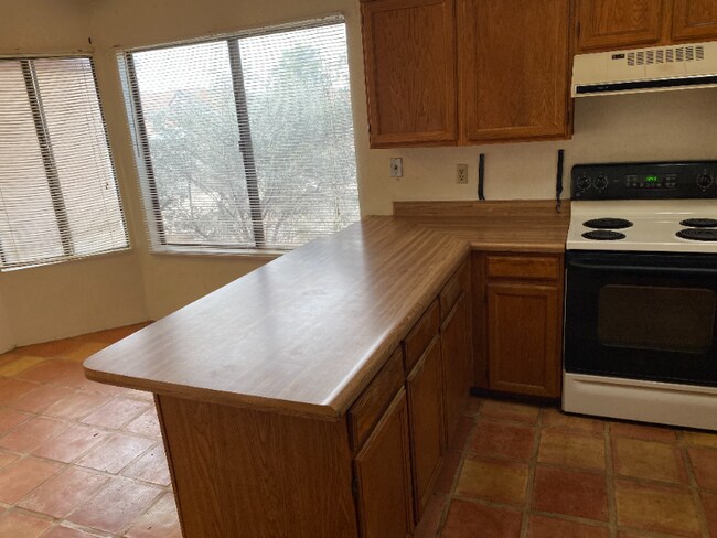 Building Photo - 7840 N Viewpointe Cir