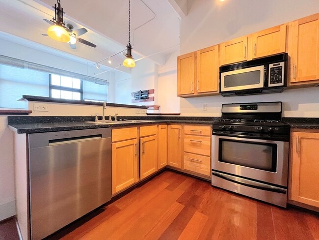 Building Photo - 210 Ellicott St