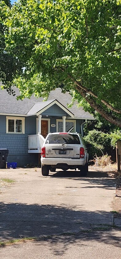 Foto principal - Charming home on quaint cul-de-sac!