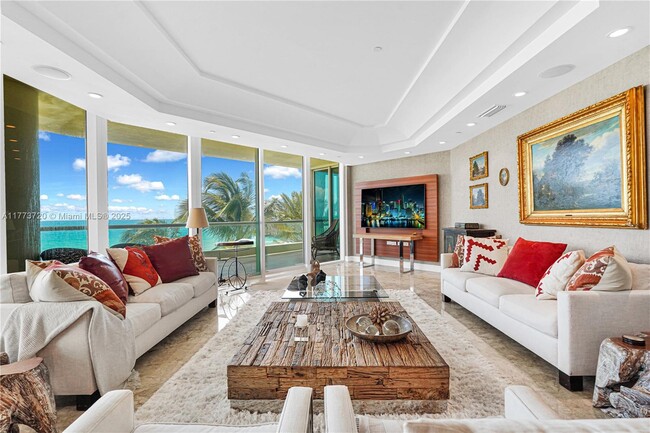 Building Photo - 16051 Collins Ave