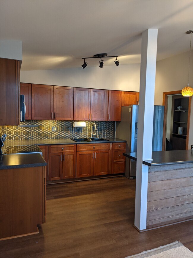 Cocina - 7120 W Eden Plz
