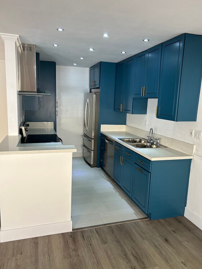 Foto del edificio - 5328 Newcastle Ave