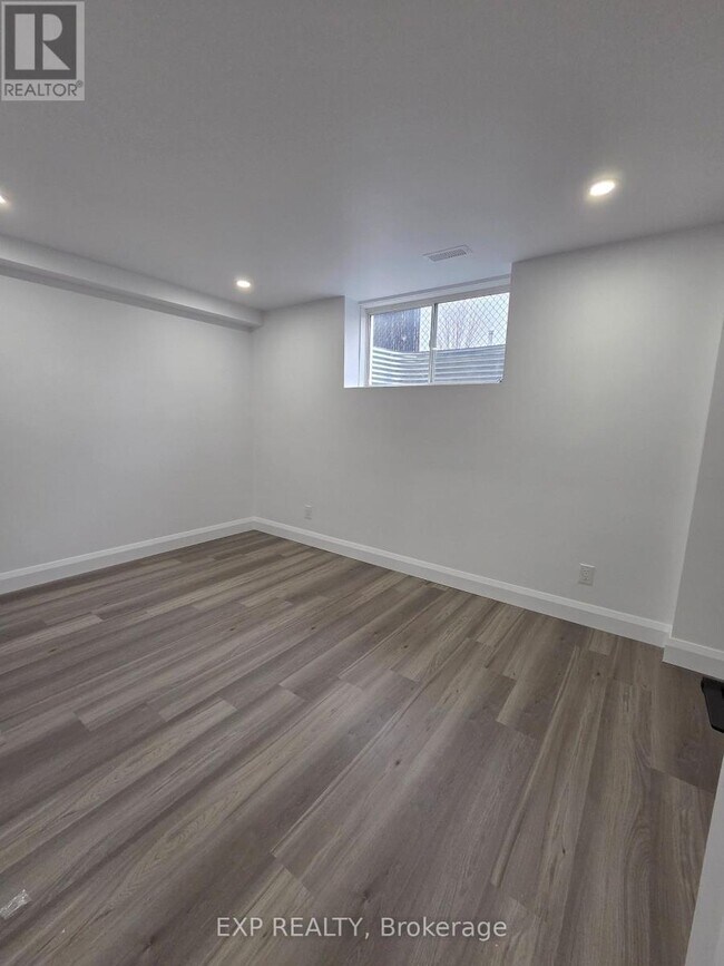 Photo du bâtiment - 180 Chenoa Way