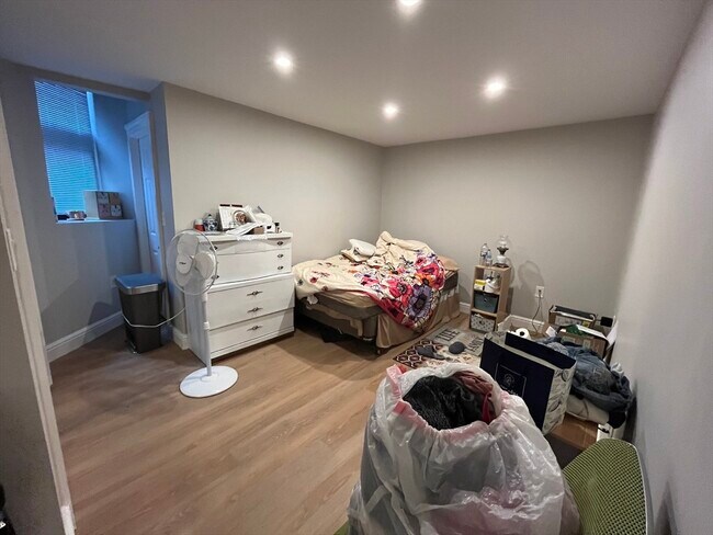 Foto del edificio - 45 Bay State Rd