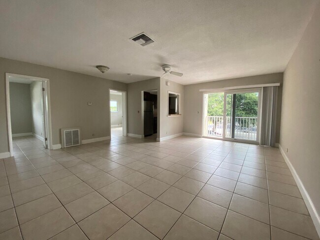 Living Room/Dining Room - 425 NE 7th Ave