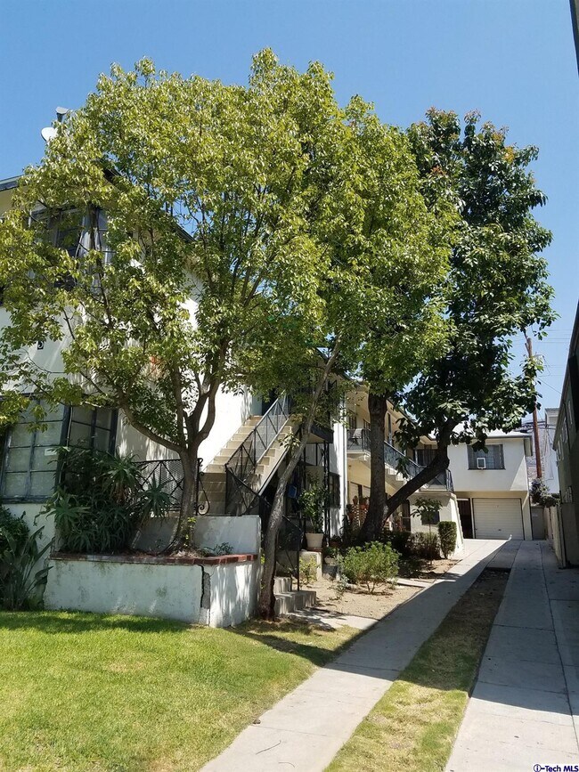 Building Photo - 623 W Stocker St