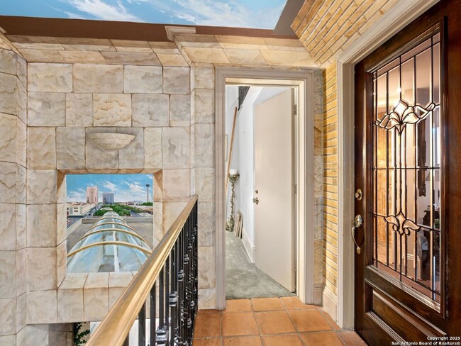 Foto del edificio - 211 N Presa St