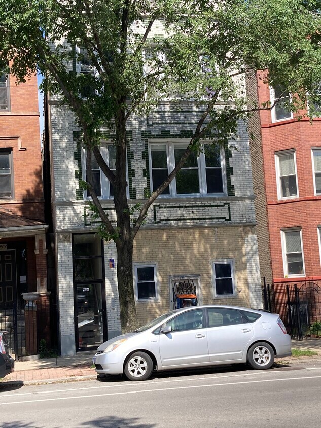 Primary Photo - 946 N California Ave