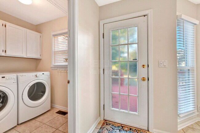 Building Photo - 8405 Hurstbourne Woods Pl