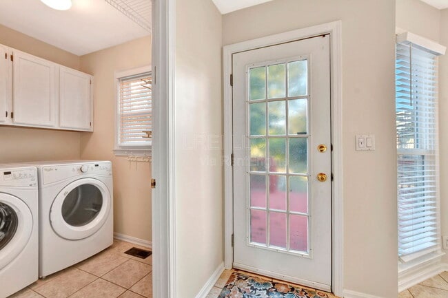 Foto del edificio - 8405 Hurstbourne Woods Pl