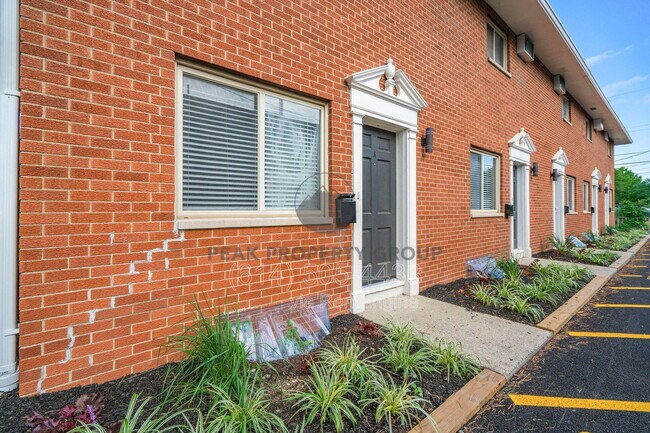 Foto del edificio - 656 Riverview Dr