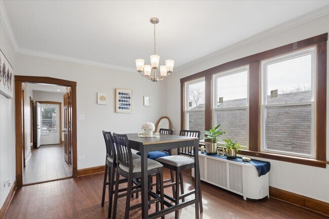 Foto del edificio - 1341 Ridgeland Ave