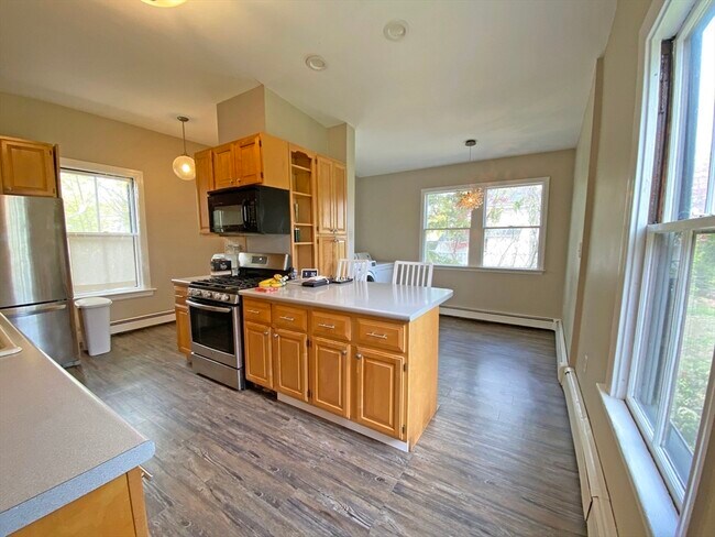 Building Photo - 263 Auburndale Ave