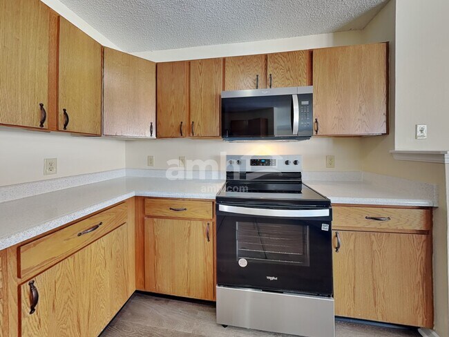 Building Photo - 10002 Big Bend Dr