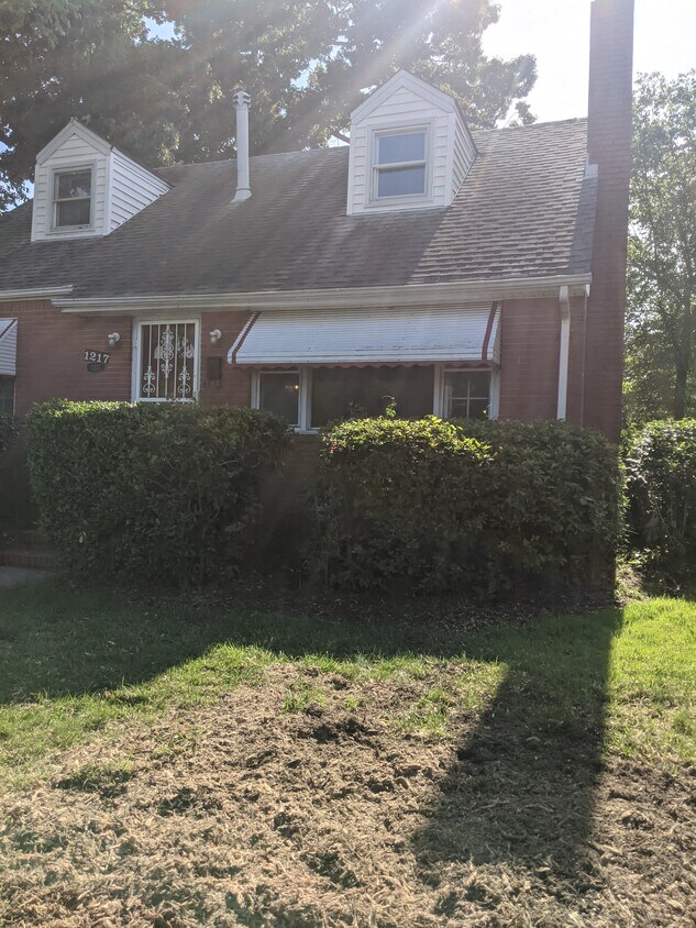 Primary Photo - 1217 Merrimac Ave