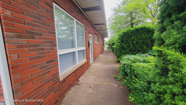 Foto del edificio - 801 Moosic Rd