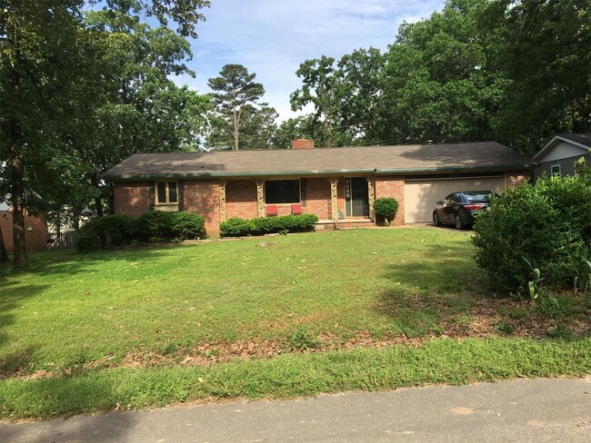 Building Photo - 390 College Heights Dr