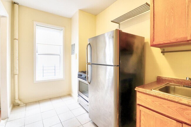 Building Photo - 133 W 145th St