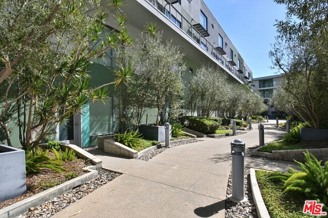 Foto del edificio - 11500 Tennessee Ave