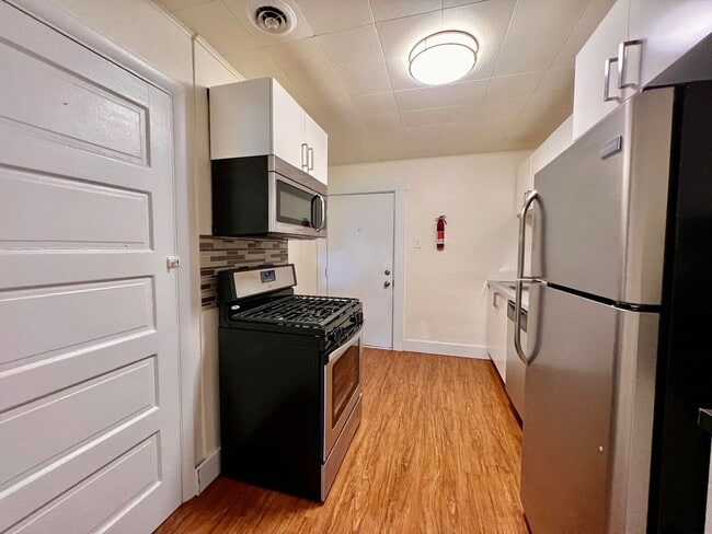 Foto del edificio - Spacious 1BR apartment with office/ 2nd bedroom.