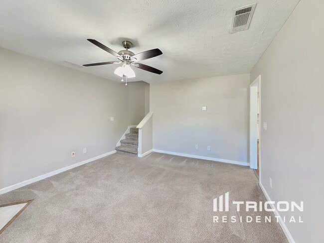 Building Photo - 734 Trickle Ln