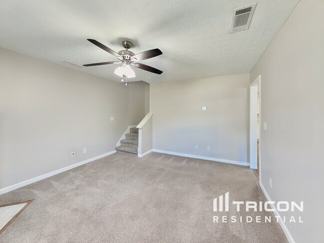 Foto del edificio - 734 Trickle Ln
