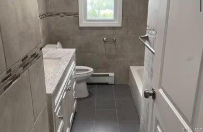 Building Photo - 848 Center Dr