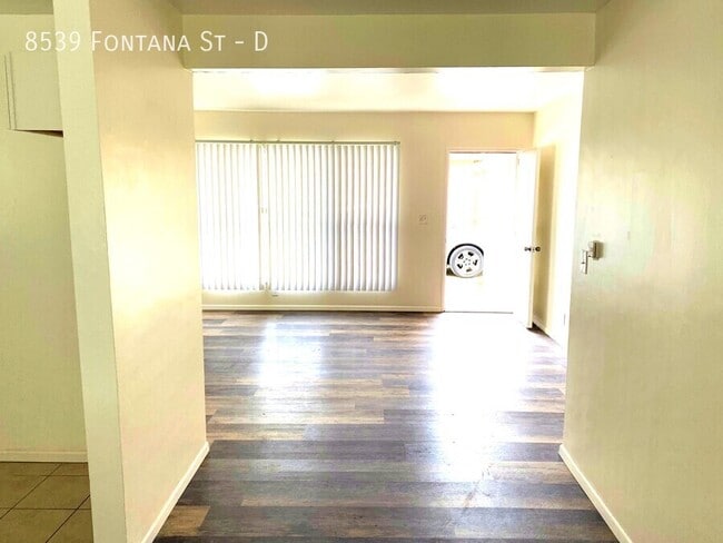 Foto del edificio - 8539 Fontana St