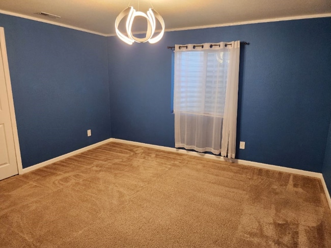 Foto del edificio - 7487 Farmcrest Rd