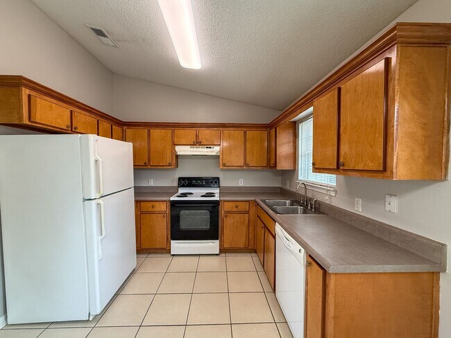 Foto del edificio - 3 bedroom 2 bath home in Pace!