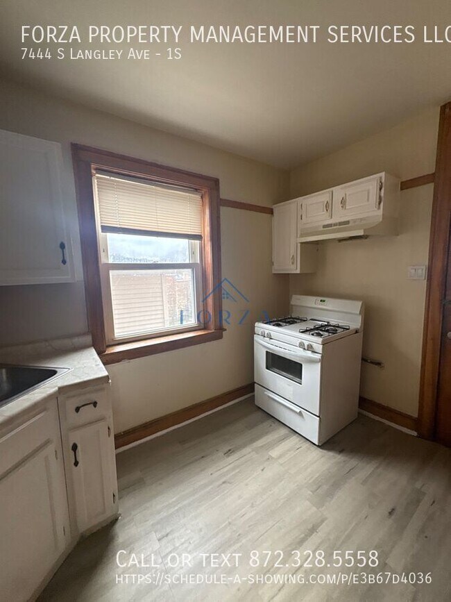 Foto del edificio - 7444 S Langley Ave
