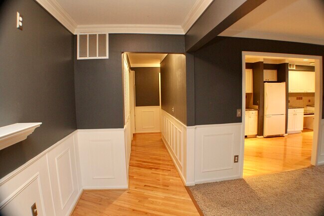 Foto del edificio - 484 Fox Hills Dr N