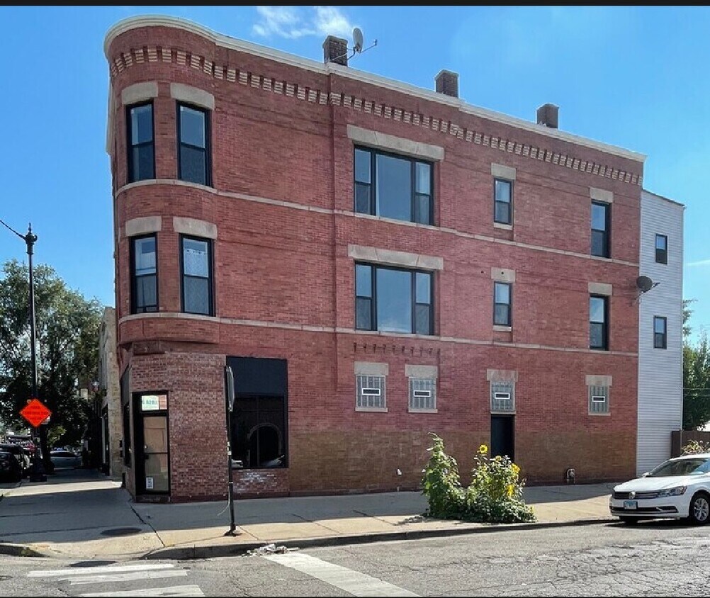 Primary Photo - 3237 W Armitage Ave