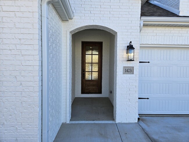 Building Photo - 1423 Spring Water Wy