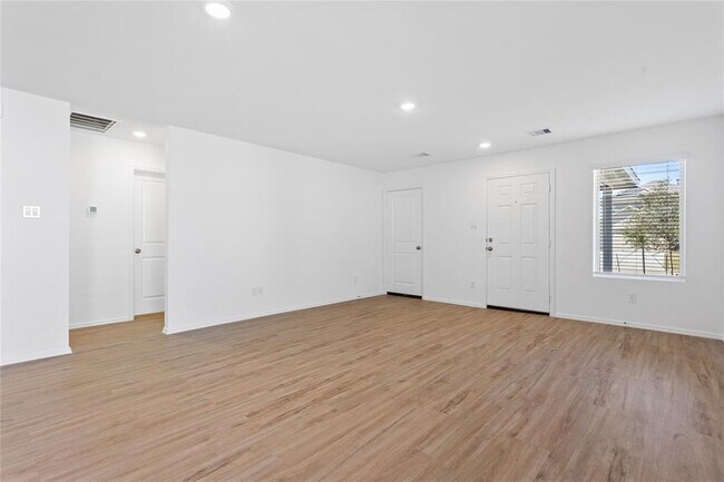 Foto del edificio - 7314 Greenbrier Cyn Ln