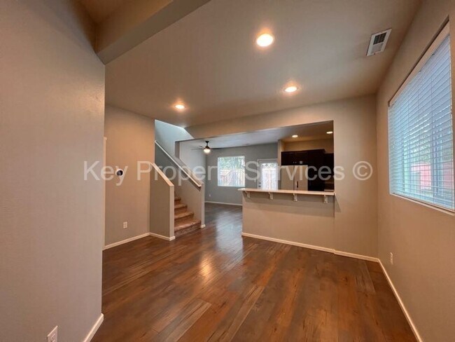 Foto del edificio - Stunning Hazel Dell Two-Story with High End Appliances