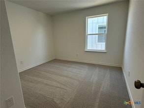 Building Photo - 945 Heartseed Ave